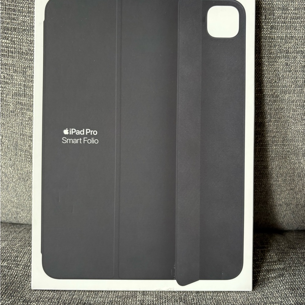 Apple Black iPad Pro Cover 11”